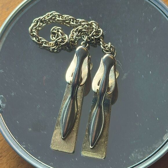 Vintage gold tone sweater clips - Picture 4 of 4